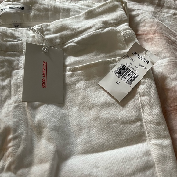 GOOD AMERICAN Good Legs Crop Jeans in White001 - Picture 4 of 5